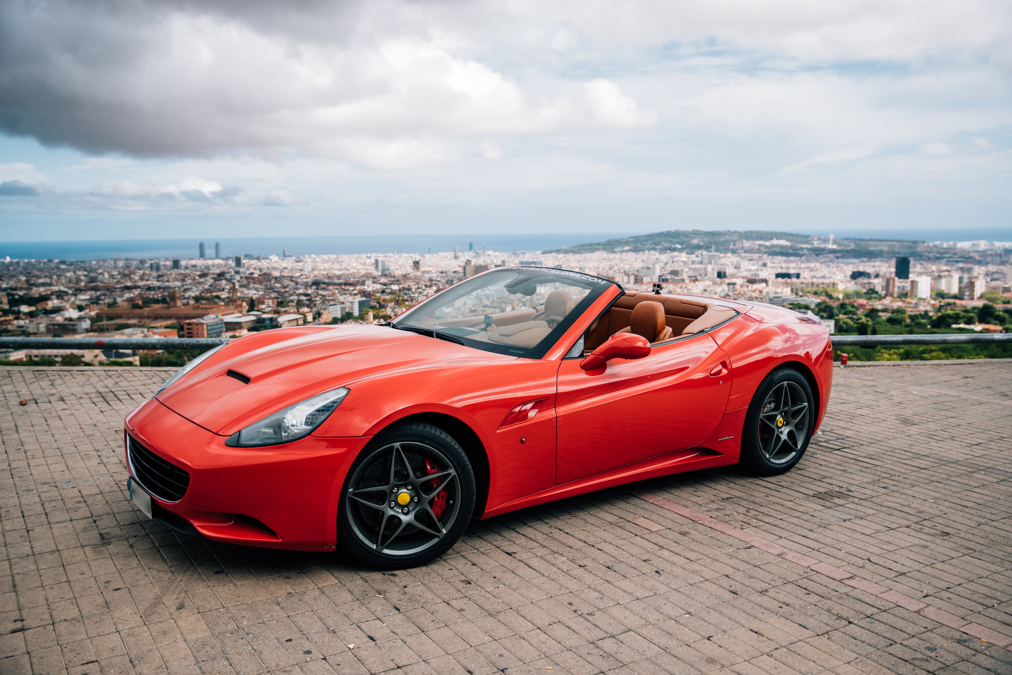 sports-car-parked-in-barcelona - RASTP